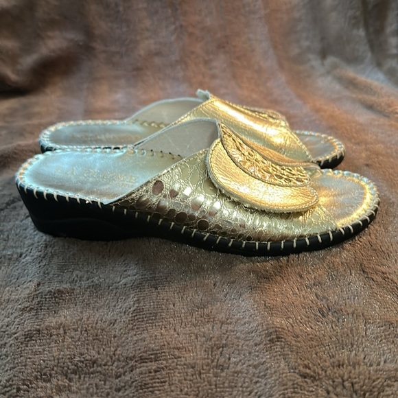 NWOB LA PLUME Paola Gold Slide Sandal Sz  7 - Picture 3 of 14